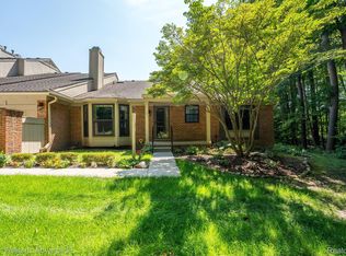 7188 Green Farm Rd #1, West Bloomfield, MI 48322