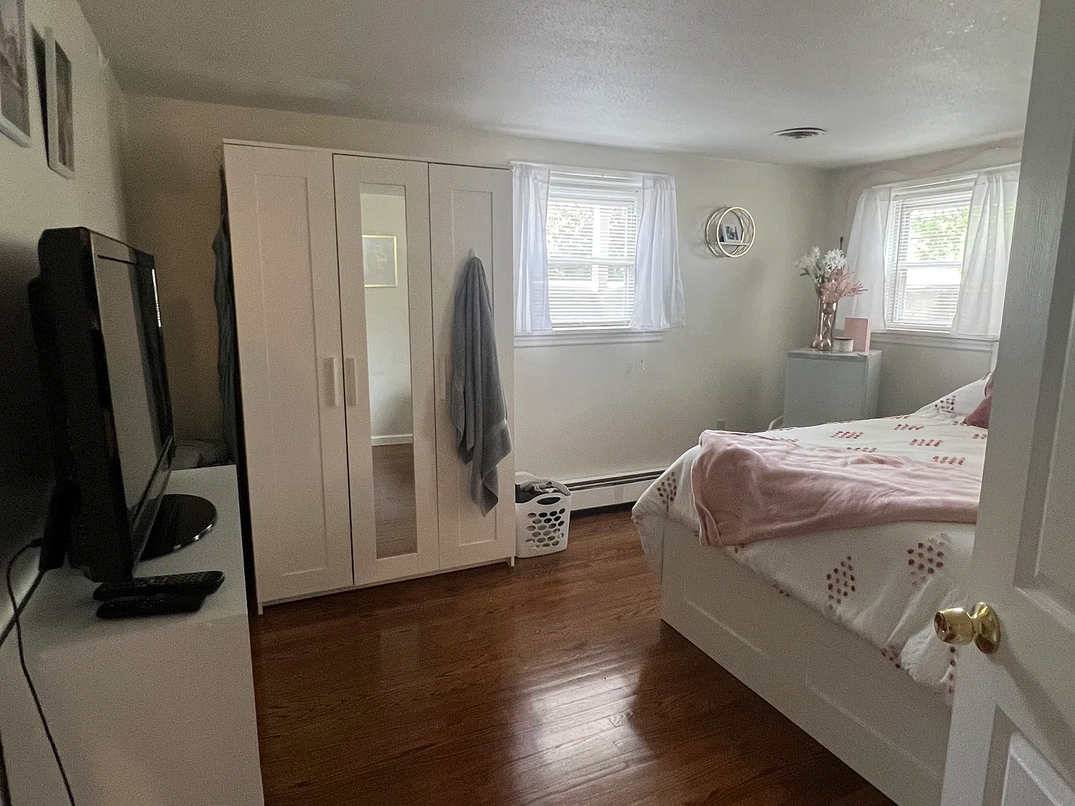 6 bed, 2400 sqft, $4,200 — Photo 3