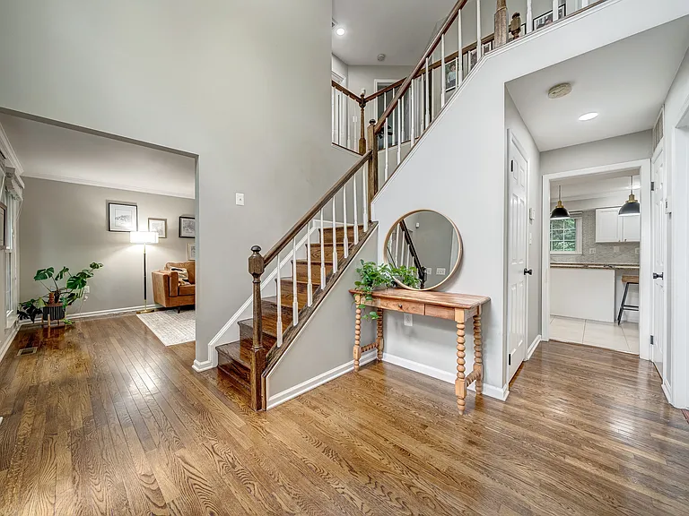 1219 Rowland Dr — Photo 4