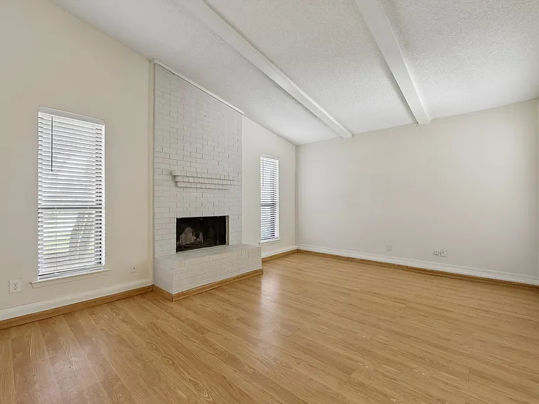 2604 Winding Creek Dr — Photo 7