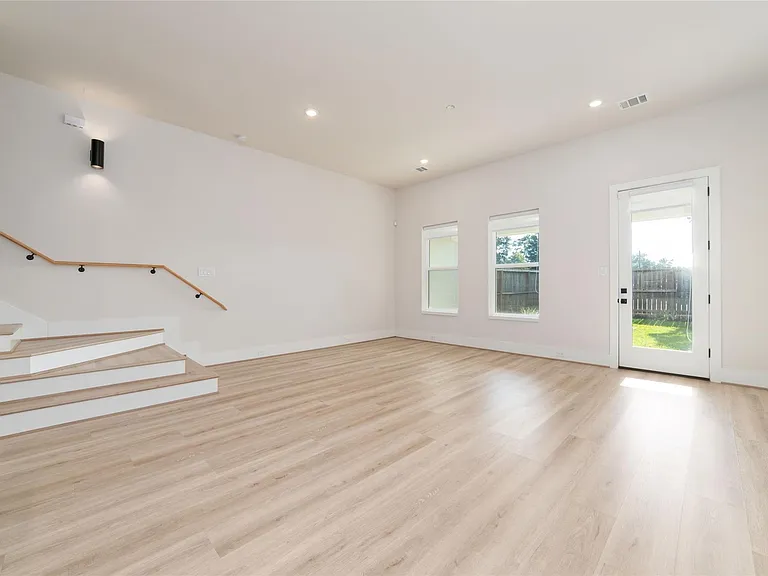 5630 Bertellis Ln — Photo 4