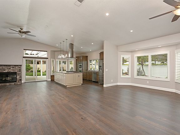 4th image of 469 Benevente Dr #469