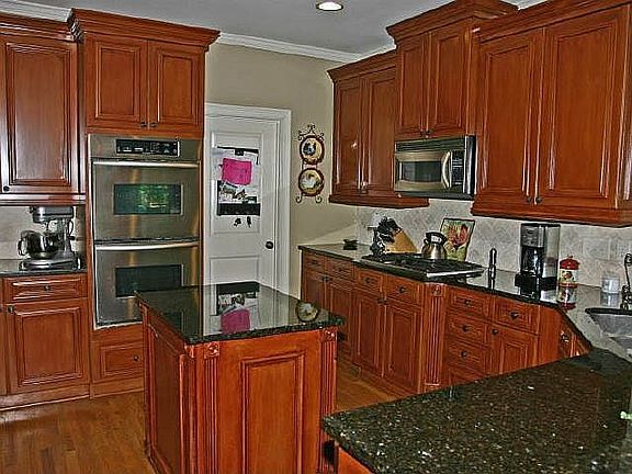 3rd image of 1016 Meadow Brook Dr