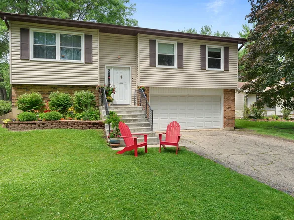 138 S Berteau Ave, Bartlett, IL 60103