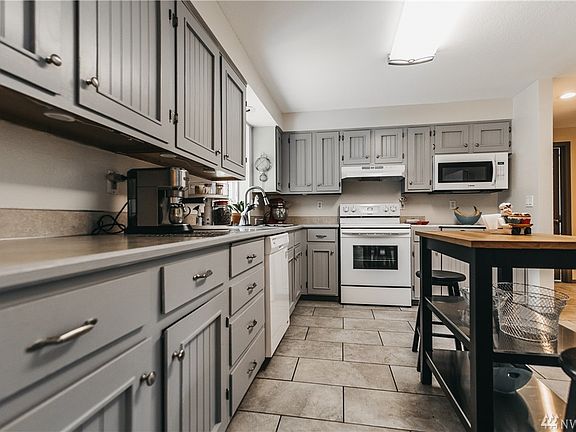 4th image of 5715 205th Street Ct E