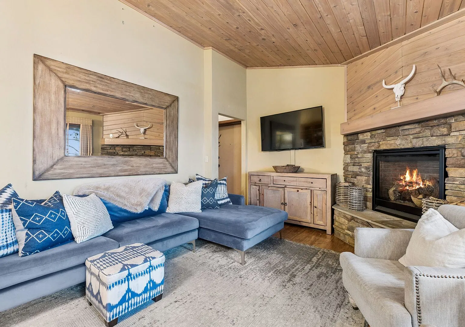 2 Bedroom 2 bath, Hillside Whitefish Lake Condo — Photo 4