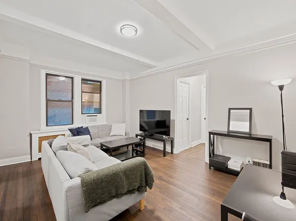 142 E 49th St APT 4C, New York, NY 10017