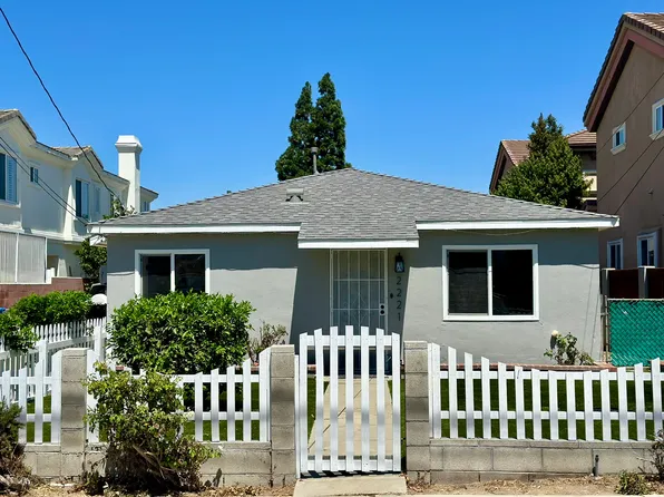 2221 Bataan Rd #A, Redondo Beach, CA 90278