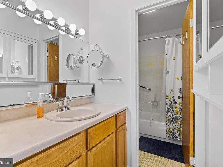 13501 Kelmont Ct — Photo 13