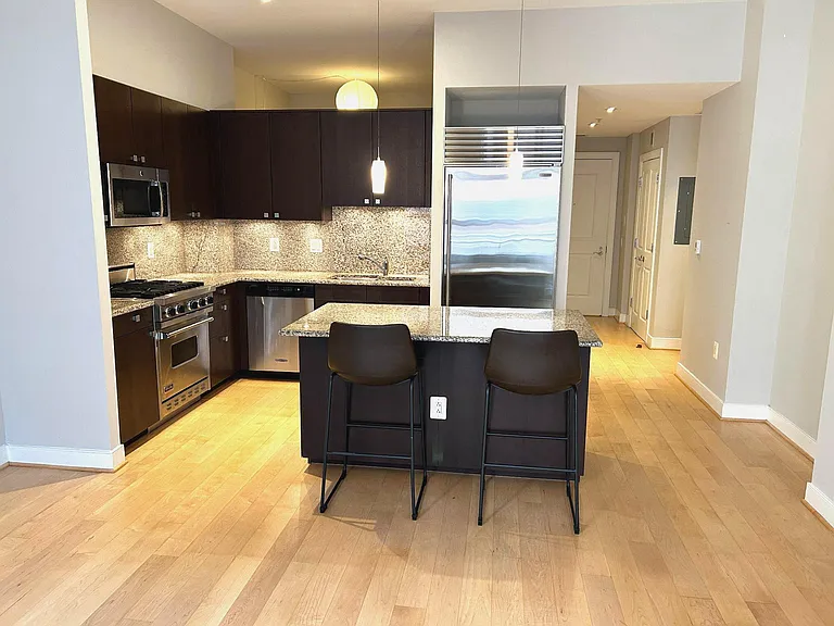 2425 L St NW #421 — Photo 5