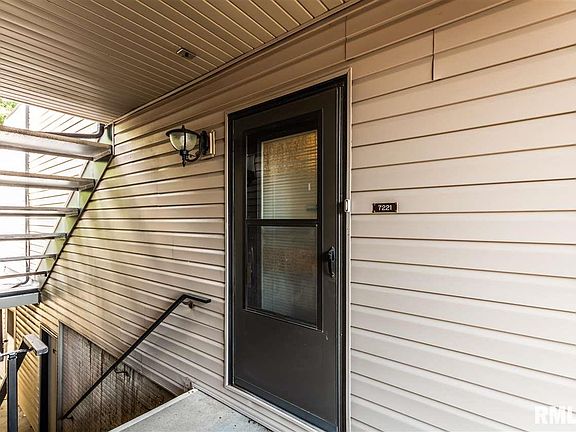 3rd image of 7221 N Lakeside Ct #11