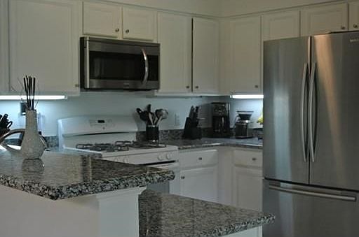 2nd image of 9 Laurelwood Cir