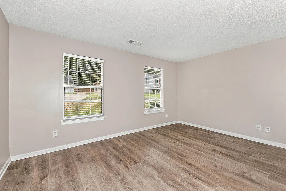 4 bed, 2.5 bath, 1920 sqft, $1,990 — Photo 4