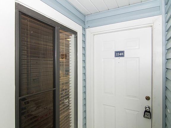 3rd image of 2248 Stonington Ave #2248