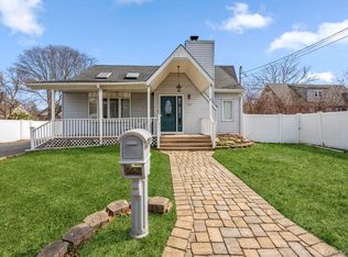 125 W 3rd St, Ronkonkoma, NY 11779