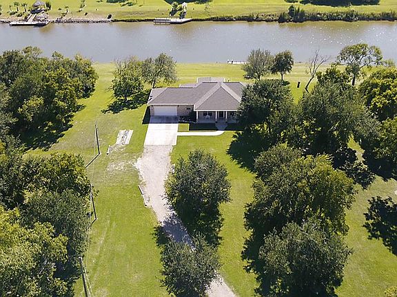 3rd image of 8151 Meadowbrook Dr