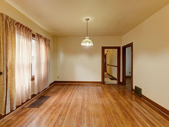 5th image of 4824 Carey St