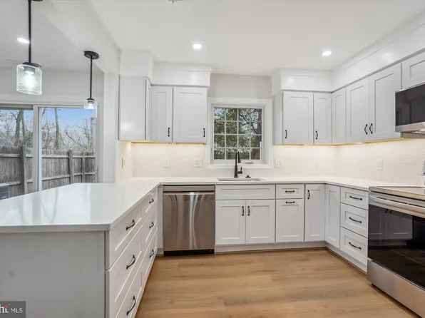 8156 Carrleigh Pkwy, Springfield, VA 22152