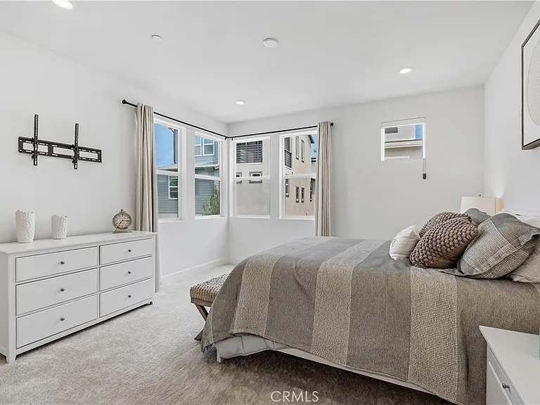 208 Yerba — Photo 24
