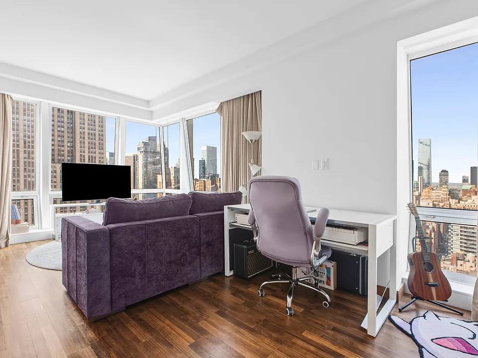 400 5th Ave #33H