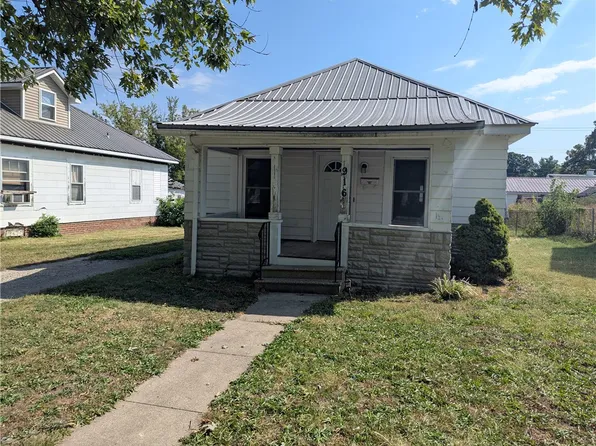 916 N 12th St, Mattoon, IL 61938