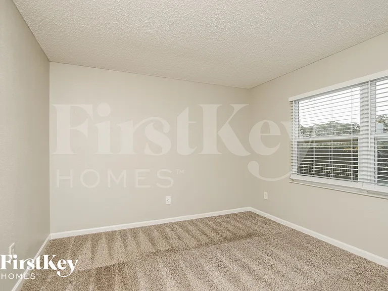 1327 Valencia St SE — Photo 11