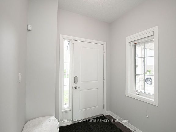 5th image of 28 Canary Grass Blvd