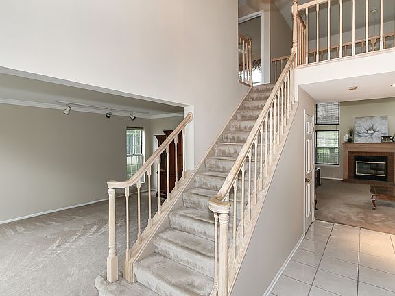 4th image of 257 Village Ln