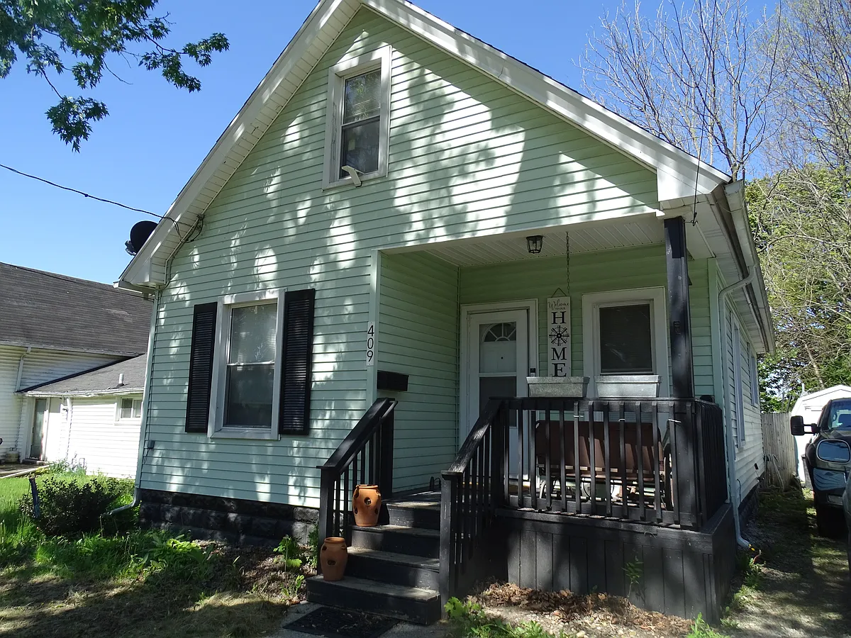 Building Photo - 409 Comstock St