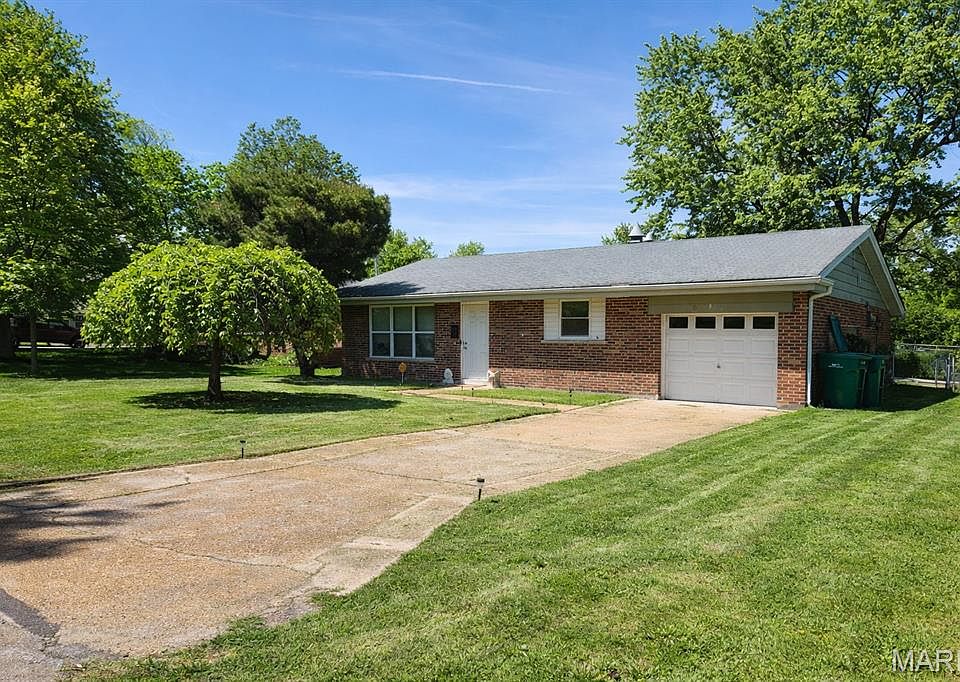 2nd image of 817 Lebon Dr