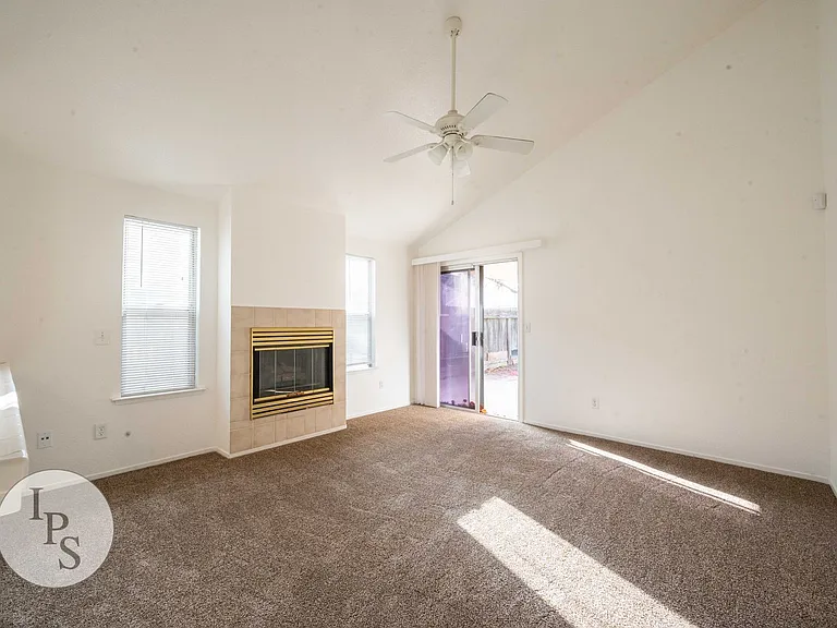 6691 N Constance Ave — Photo 10