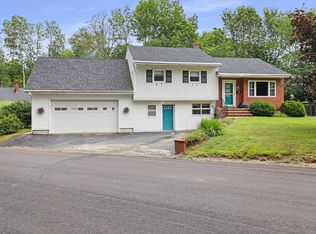 195 Porter Ave W, Rumford, ME 04276