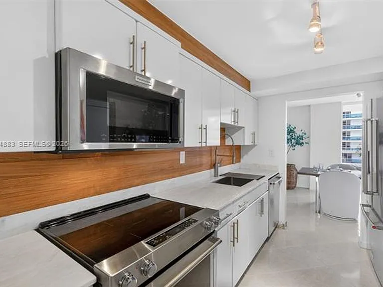 2401 Collins Ave #1406 — Photo 17
