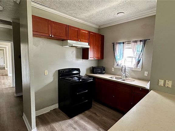 4th image of 4921 Eastview Dr
