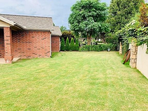 2nd image of 1 S Prairie Dunes Dr