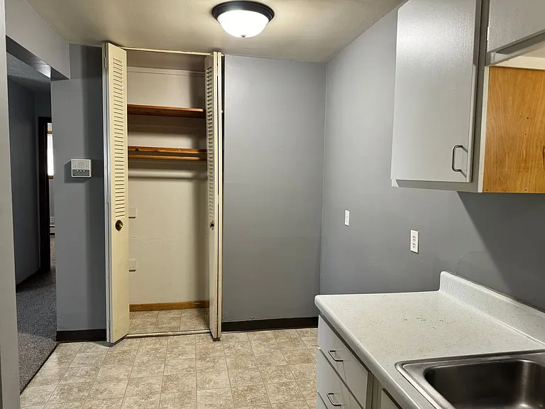 College Park Apartments — Photo 18