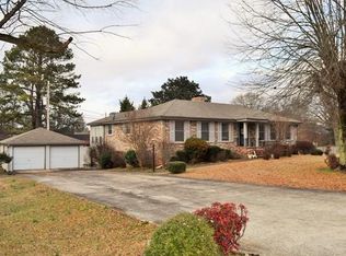 1025 Eastwood Dr, Tuscumbia, AL 35674