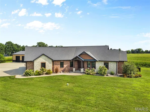 8318 W Mill Creek Rd, Troy, IL 62294