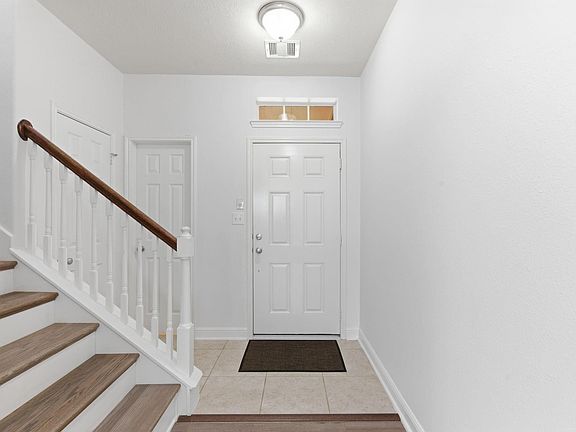 3rd image of 10510 Day Trail Ln