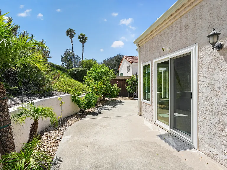 12137 Putting Green Row — Photo 44