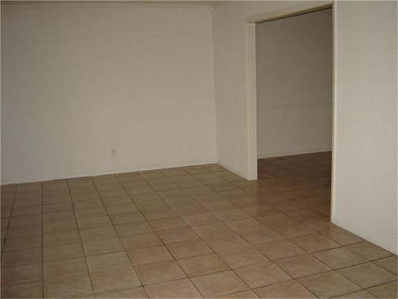 4th image of 9530 Fairdale Ln