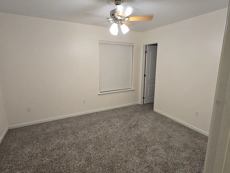 112 Cades Ct — Photo 22