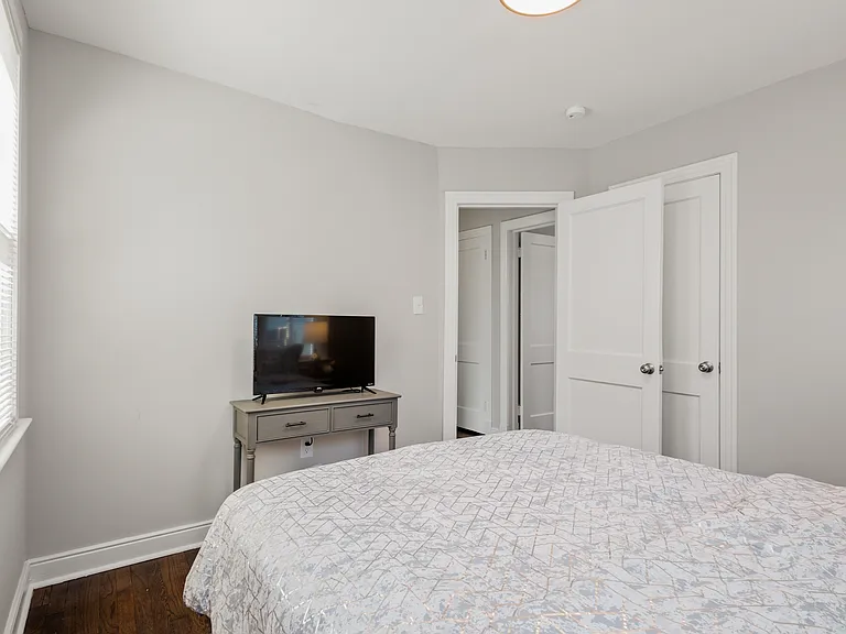 6525 W Grace St — Photo 33