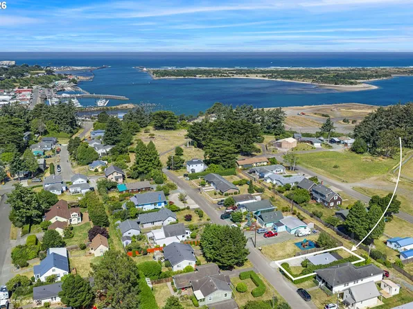 875 Division St NE, Bandon, OR 97411