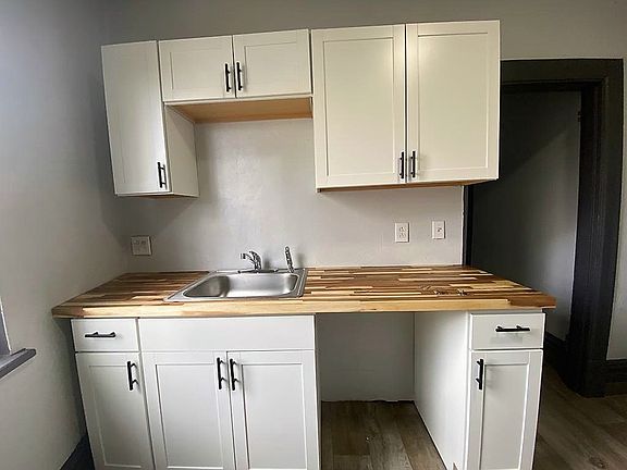 one-bedroom apartment in Brighton Heights