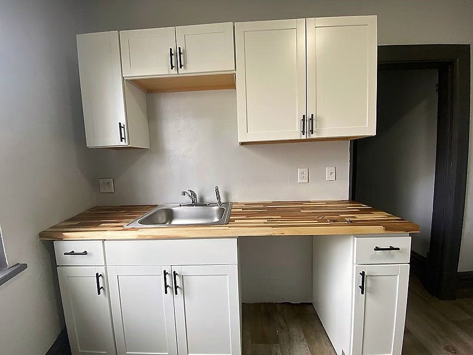 one-bedroom apartment in Brighton Heights