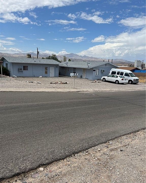 1st image of 211 PALM Avenue