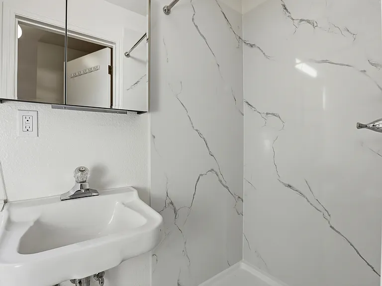 550 Church St #2 — Photo 15