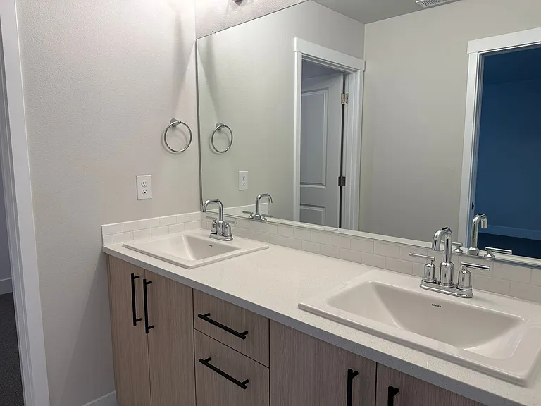 9815 NE 29th Ave — Photo 11