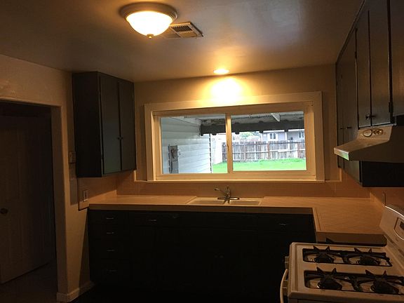 3rd image of 121 W Feemster Ave